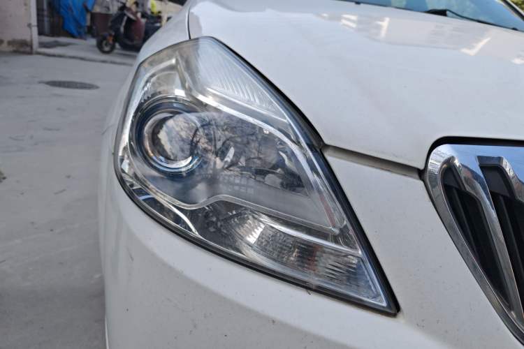 Used Buick Excelle 2013 1.5L Manual Classic Model Right Front Headlight