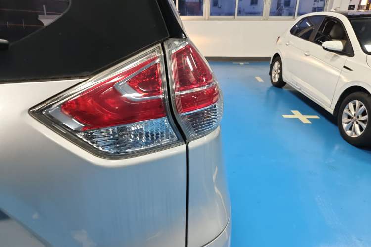 Used Nissan X-Trail 2015 2.0L CVT Comfort MAX Edition 2WD