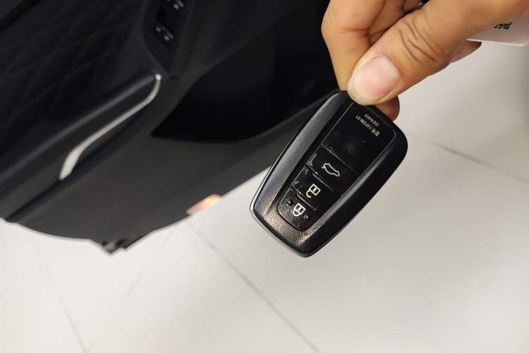 Used Toyota Avalon 2019 2.5L Touring Premium Version China VI Standard Vehicle Key