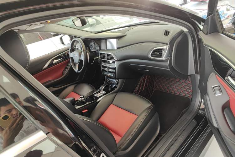 Used Infiniti QX30 2017 2.0T Four-Wheel Drive Fashion Edition
