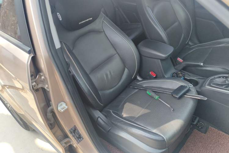 Used Hyundai ix25 2015 2.0L Automatic 4x4 Deluxe DLX Right Front Seat