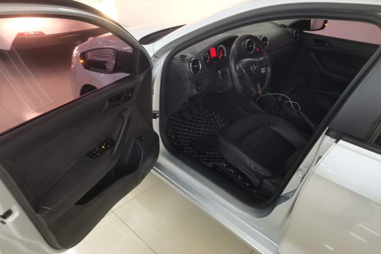 Used Volkswagen Jetta 2017 1.4L Manual Fashion Edition Driver Seat