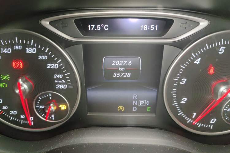 Used Mercedes-Benz B-Class 2015 B 200 Fashion Model Odometer Close Up
