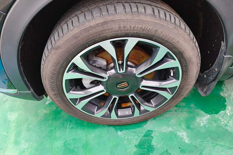 Used Hongqi HS5 2019 2.0T Smart Connect Flagship All-Wheel-Drive Version Left Front Wheel Hub