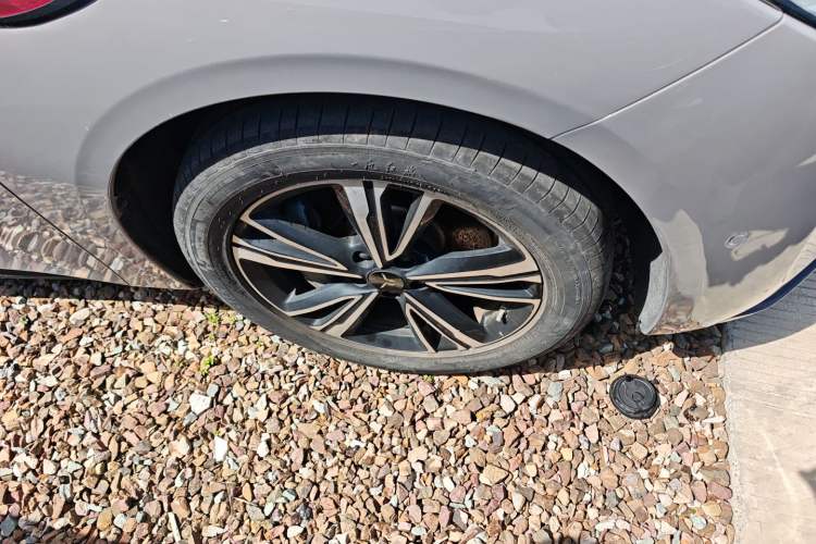 Used Hongqi EH7 2024 690 Pro Right Front Wheel Hub