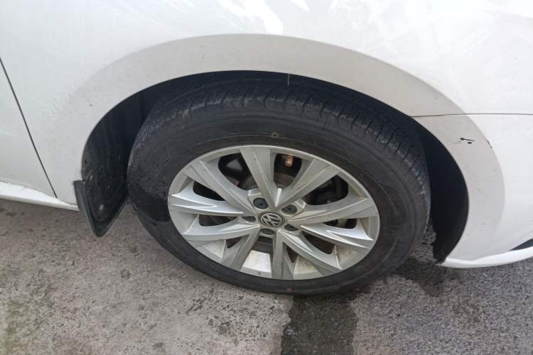 Used Volkswagen Lavida 2017 1.6L Manual Comfort Edition Right Front Wheel Hub