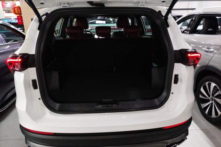 Used JETOUR X70 PLUS 2023 1.5T DCT Brave PLUS 5-Seater
