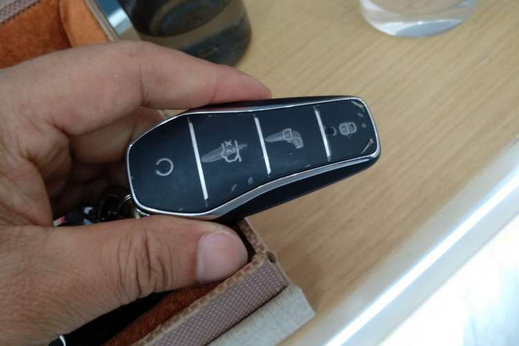 Used BYD Song L EV 2025 Intelligent Driving Version 602 km Range LiDAR-equipped All-Wheel-Drive Type Vehicle Key