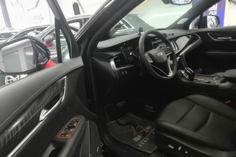 Used Cadillac XT6 2022 2.0T Six-Seater Two-Wheel-Drive Luxury Version
