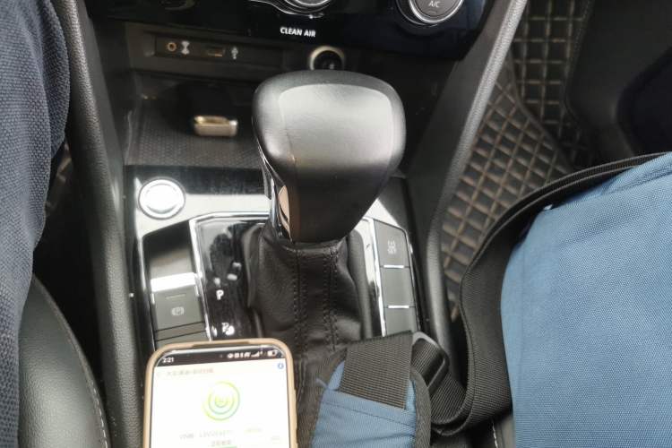 Used Volkswagen Tiguan L 2017 330TSI Automatic Two-Wheel Drive Luxury Edition Gear Lever