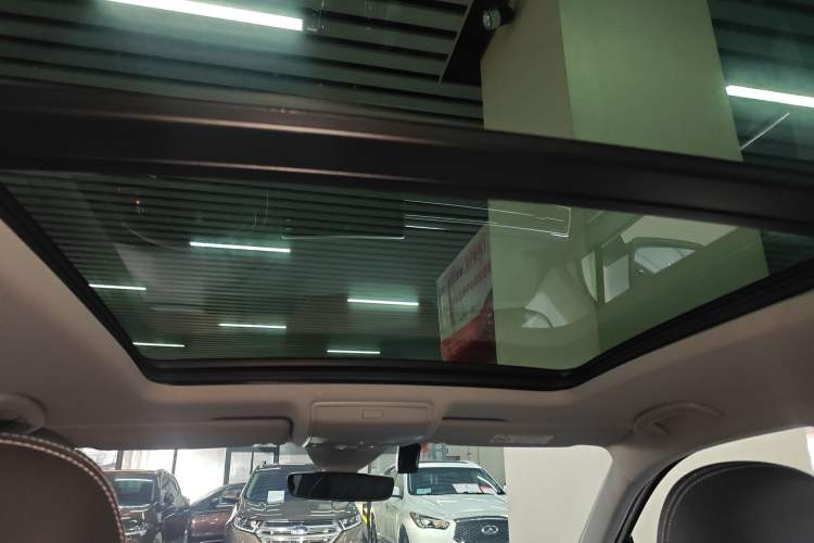 Used Volkswagen Tiguan L 2023 Restyled 330TSI Automatic Two-Wheel Drive R-Line Enhanced Comfort Version