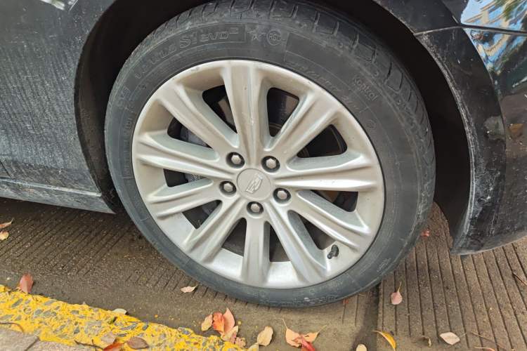 Used Cadillac ATS-L 2017 28T Tech Edition Right Front Wheel Hub