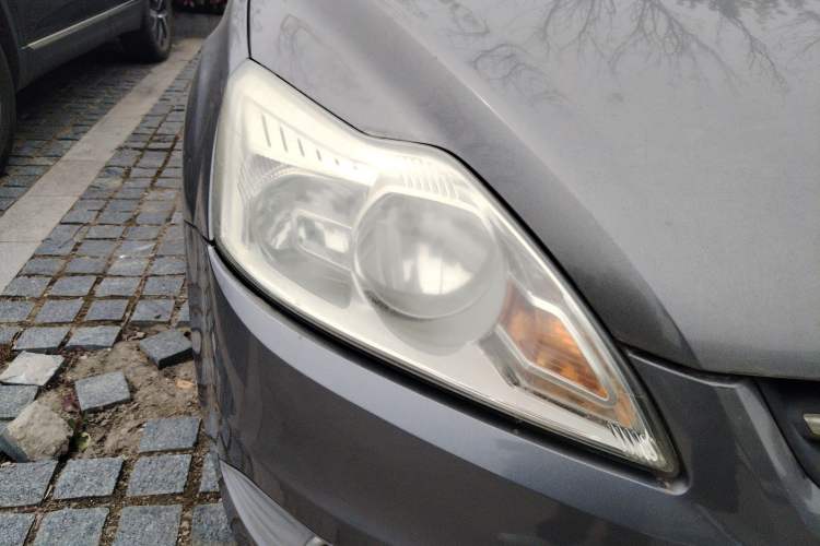 Used Ford Focus 2013 Sedan Classic 1.8L Manual Base Model Right Front Headlight