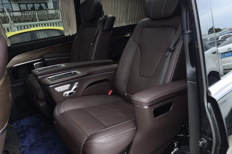 Used Mercedes-Benz V-Class 2022 V 260 L Long-wheelbase Luxury Edition Left Rear Seat