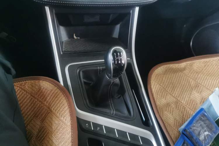 Used Geely Auto Vision X6 2018 1.8L Manual 4G Connect Luxury Edition Gear Lever