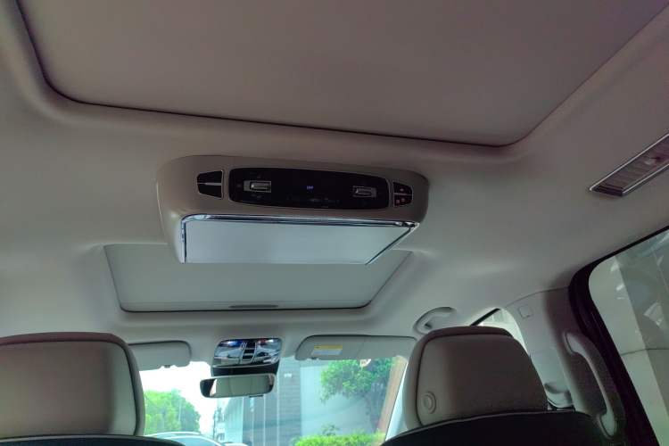 Used Roewe iMAX8 2021 400TGI Supreme Series Prestige Edition Headliner