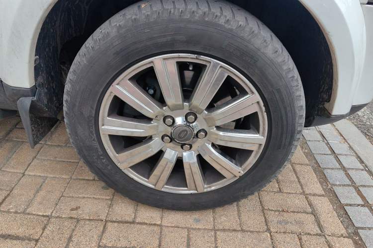 Used Land Rover Discovery 2010 5.0 V8 HSE Gasoline Model Right Front Wheel Hub