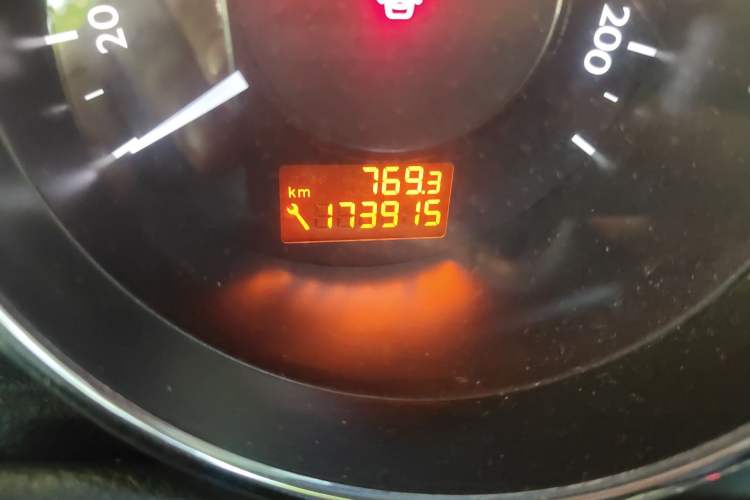 Used Peugeot 3008 2015 1.6THP Automatic Prestige Edition Odometer Close Up