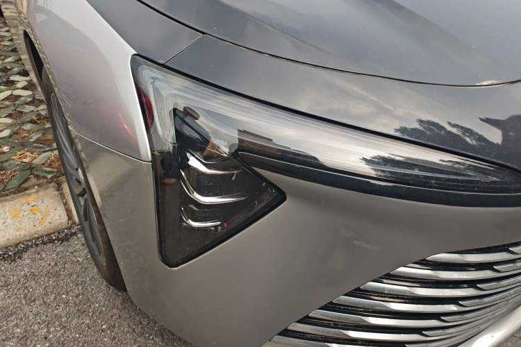Used Buick LaCrosse 2025 28T Platinum Edition Right Front Headlight