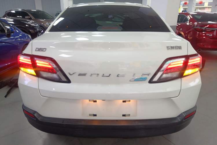 Used Venucia D60 2018 1.6L CVT Smart Connect Elite Edition
