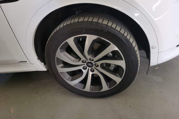 Used Land Rover Discovery Sport 2020 249 PS R-Dynamic Performance Tech Edition 7 Seats Right Front Wheel Hub