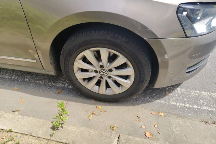 Used Volkswagen Passat 2014 1.8TSI DSG Prestige Edition Right Front Wheel Hub