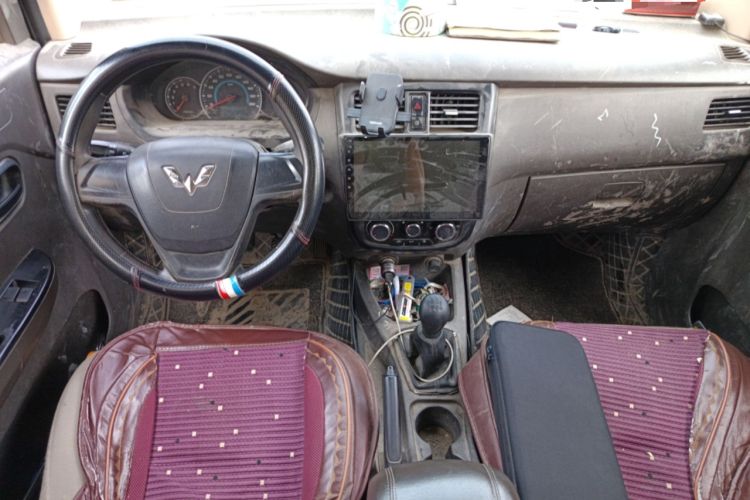 Used Wuling Rongguang V 2016 1.5L Standard Version
