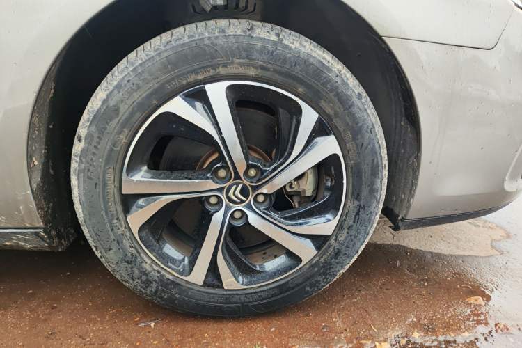 Used Citroen C5 2017 350THP Automatic Luxury Model Right Front Wheel Hub