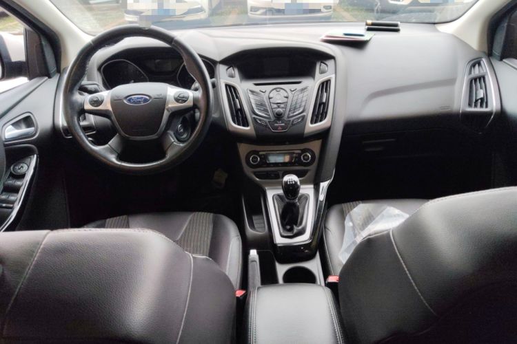 Used Ford Focus 2012 Sedan 1.6L Manual Fashion Edition
