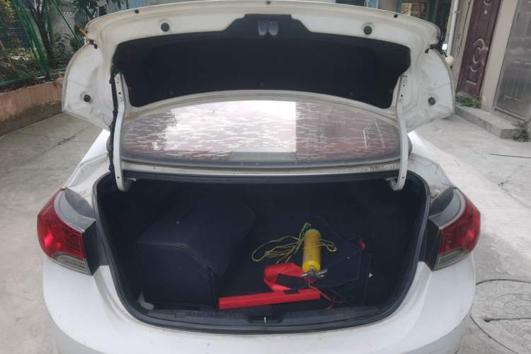 Used Hyundai Elantra (5th Generation / Langdong) 2012 1.6L Automatic Prestige Model
