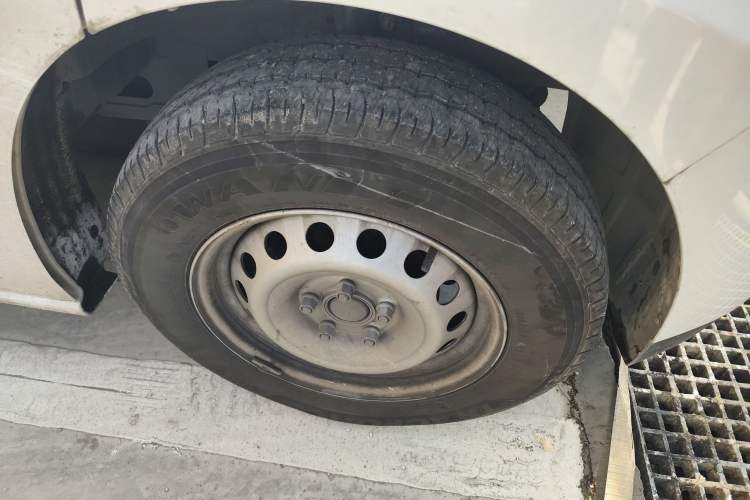 Used JMC E Fushun 2025 Model, Open Window Version, 53.58 kWh, Mid-axle, Low-roof
