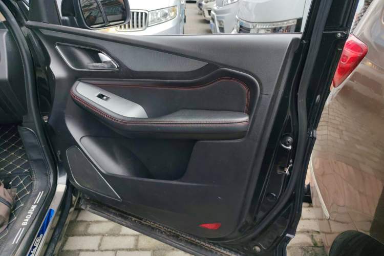 Used Baojun 560 2015 1.8L manual luxury version