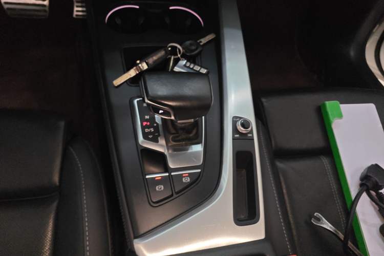 Used Audi A4L 2022 40 TFSI Luxury Dynamic Model Gear Lever