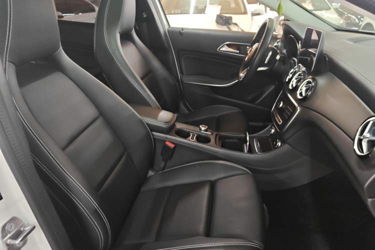 Used Mercedes-Benz GLA 2019 GLA 200 Fashion Model Right Front Seat