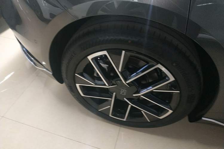 Used Avatr 06 2025 Max All-Electric Version