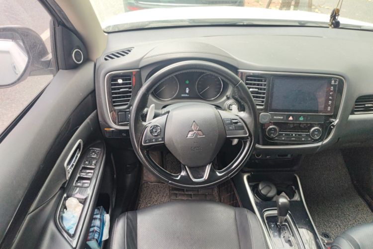 Used Mitsubishi Outlander 2018 2.4L 4x4 Elite Edition 5 Seats Steering Wheel