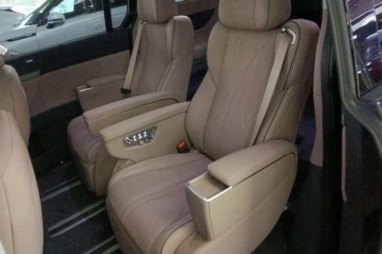 Used XPeng X9 2024 702 Ultra-Long Range Max Left Rear Seat