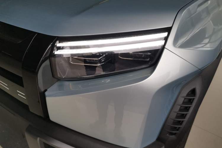 Used Formula Leopard Titanium 3 2025 501 km Range Rear-Wheel Drive Intelligent Driving Max Edition
