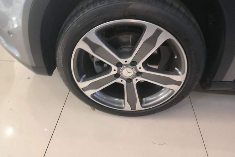 Used Mercedes-Benz GLA 2016 GLA 220 4MATIC Luxury Model Left Front Wheel Hub