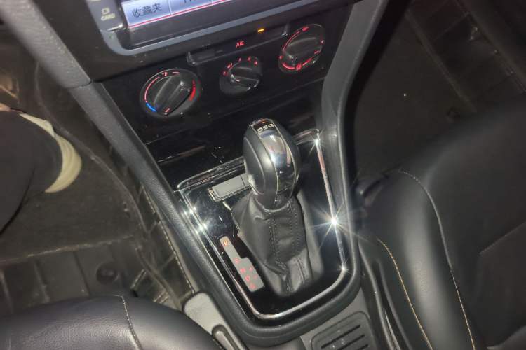 Used Volkswagen Bora 2016 230TSI DSG Comfort Model
