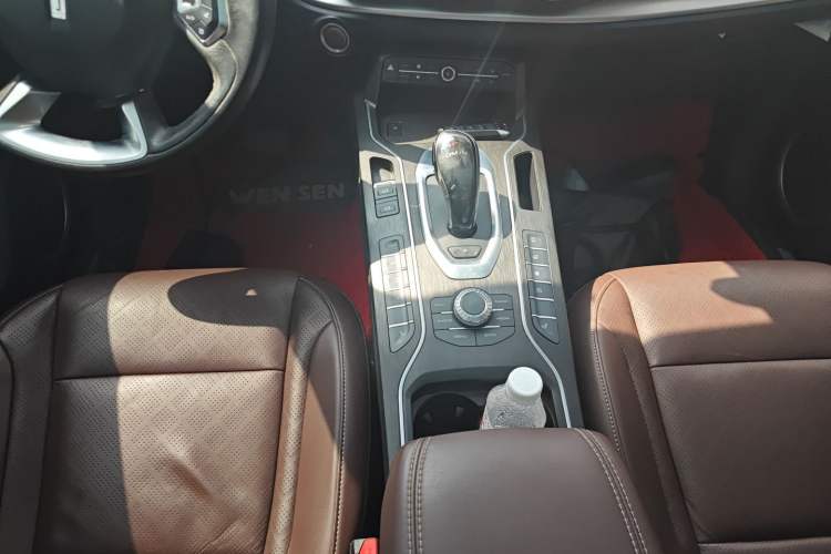 Used Wey VV6 2020 2.0T Two-Wheel Drive Smart Enjoyment+
