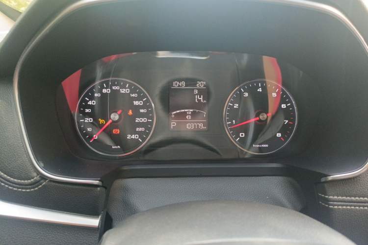 Used Roewe RX5 2016 20T Two-Wheel Drive Automatic Internet Smart Edition
