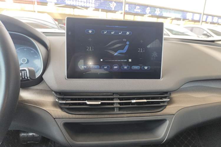 Used Hongqi E-QM5 2022 431 km Charge & Enjoy Edition Audio And AC Panel