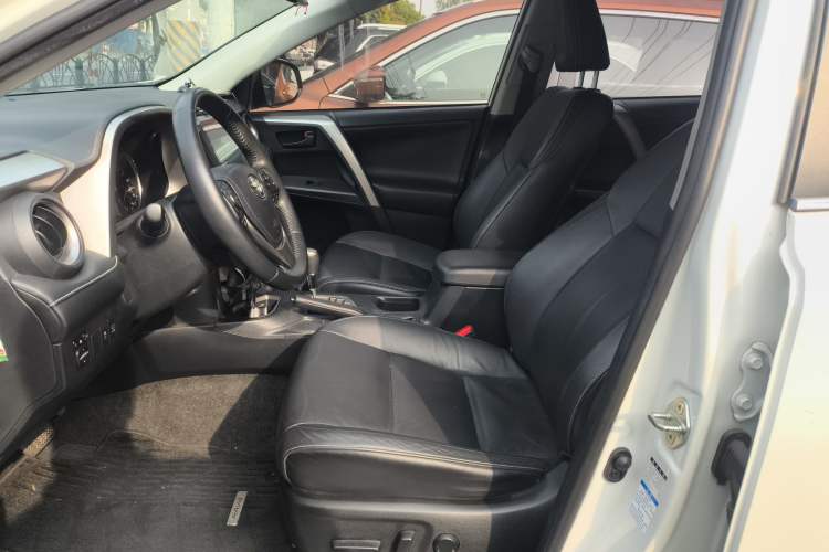 Used Toyota RAV4 2018 2.5L Automatic 4x4 Elite i Edition Left Front Seat