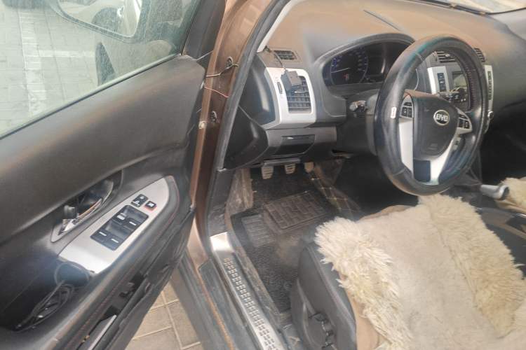 Used BYD S6 2013 Platinum Edition 2.0L Manual Luxury Model
