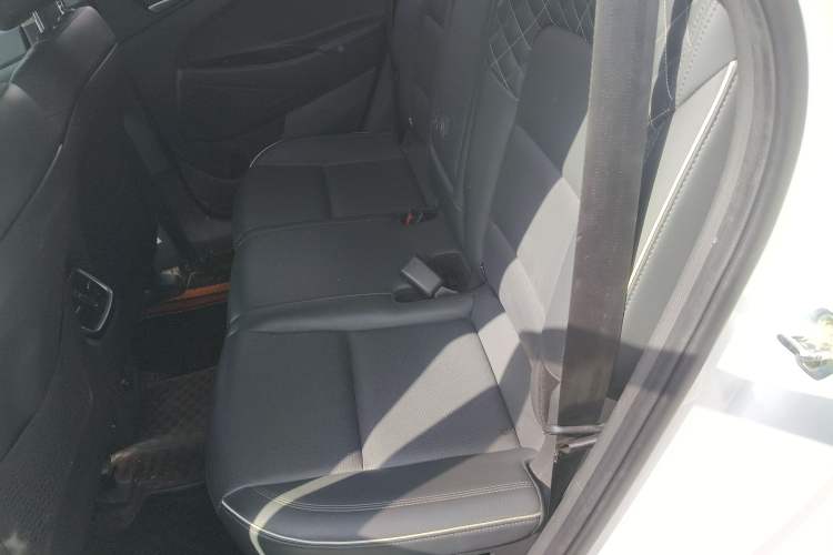 Used Hyundai Tucson 2020 280TGDi Two-Wheel-Drive GLS Fashion Edition China VI Standard Left Rear Seat