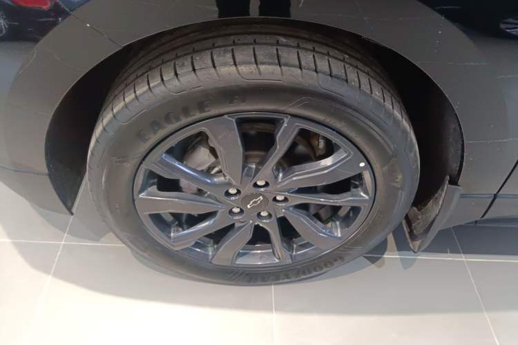 Used Chevrolet Equinox 2022 Light Hybrid 550T RS All-Wheel-Drive Smart Boundary Edition Left Front Wheel Hub