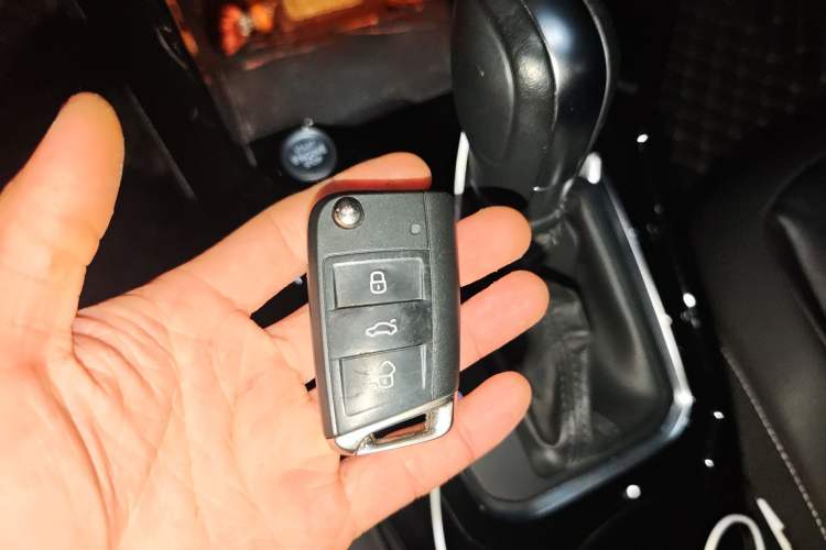 Used Volkswagen T-ROC 2019 280TSI DSG Two-Wheel Drive Comfort Version China VI Standard
