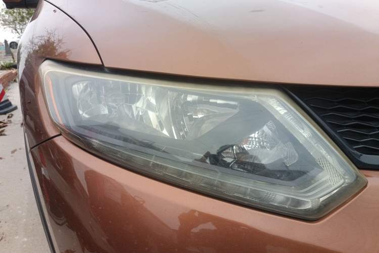 Used Nissan X-Trail 2014 2.5L CVT Luxury Edition 4WD Right Front Headlight