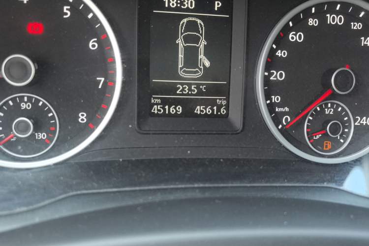 Used Volkswagen Tiguan 2016 280TSI Automatic Two-Wheel Drive Silk Road Comfort Edition Odometer Close Up